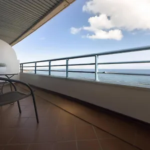En Primera Línea De Playa. Seis Plazas. Apartamento Estepona